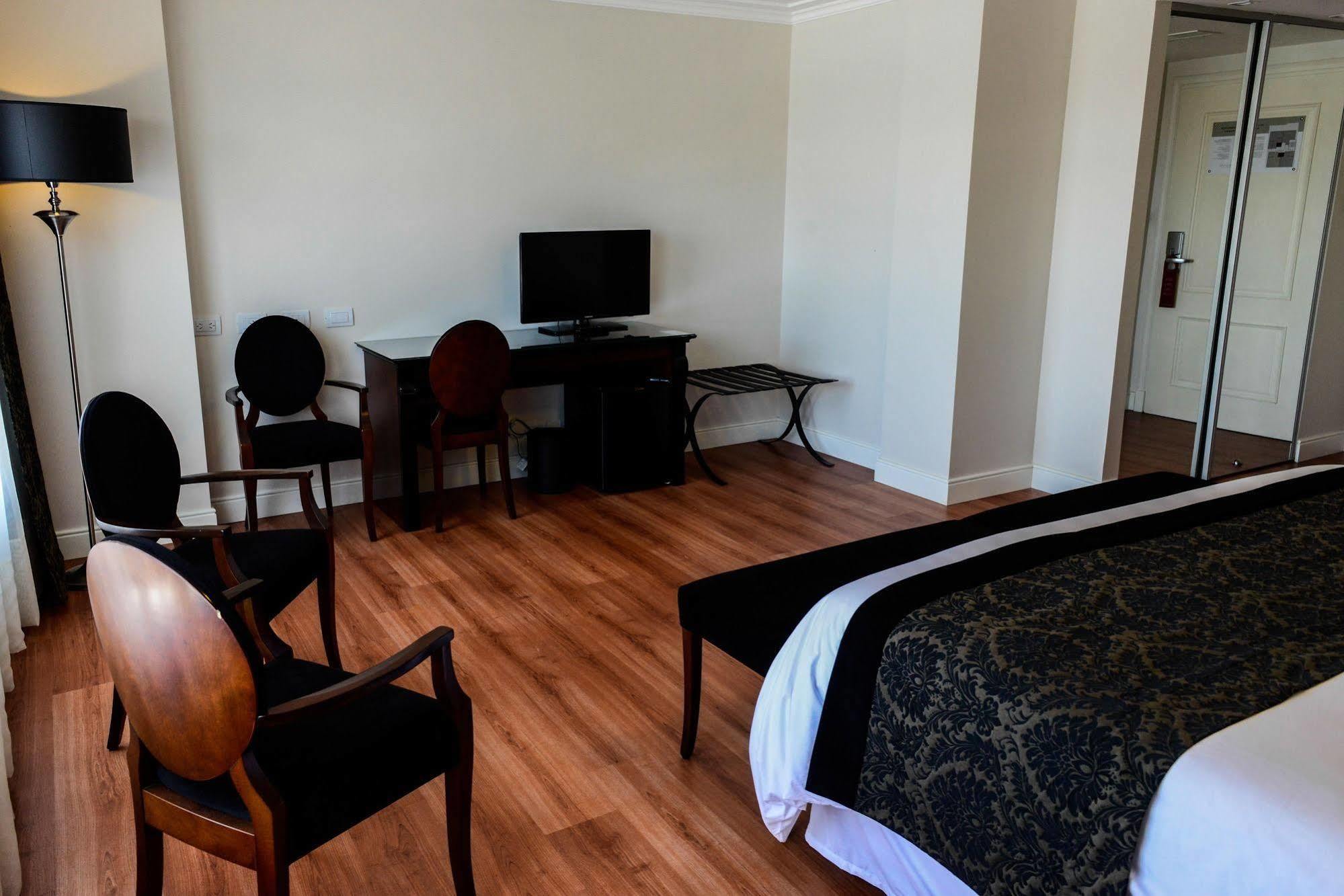 Amerian Executive Cordoba Hotel Exterior foto